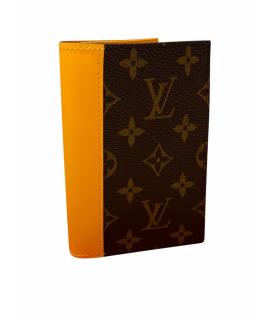 LOUIS VUITTON Обложка/футляр