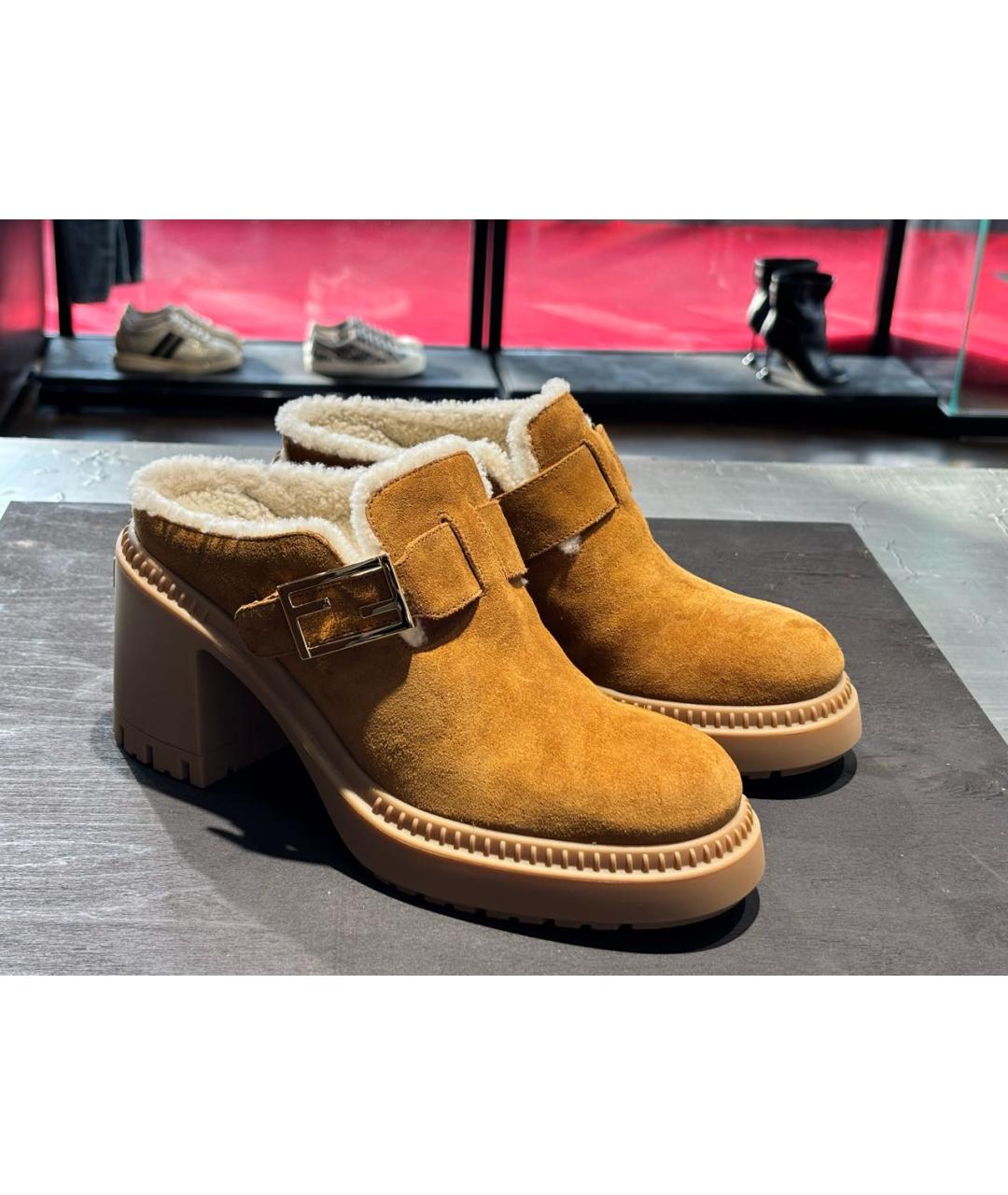 FENDI Коричневые кожаные сабо, фото 2