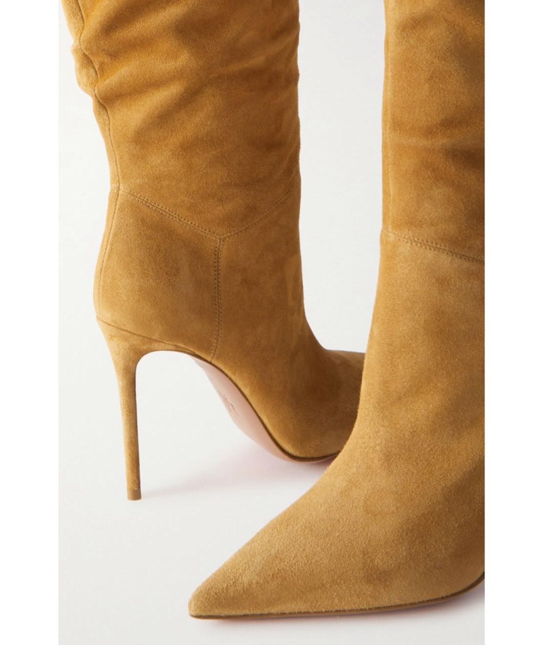 Amina Muaddi Горчичные замшевые ботфорты, фото 4
