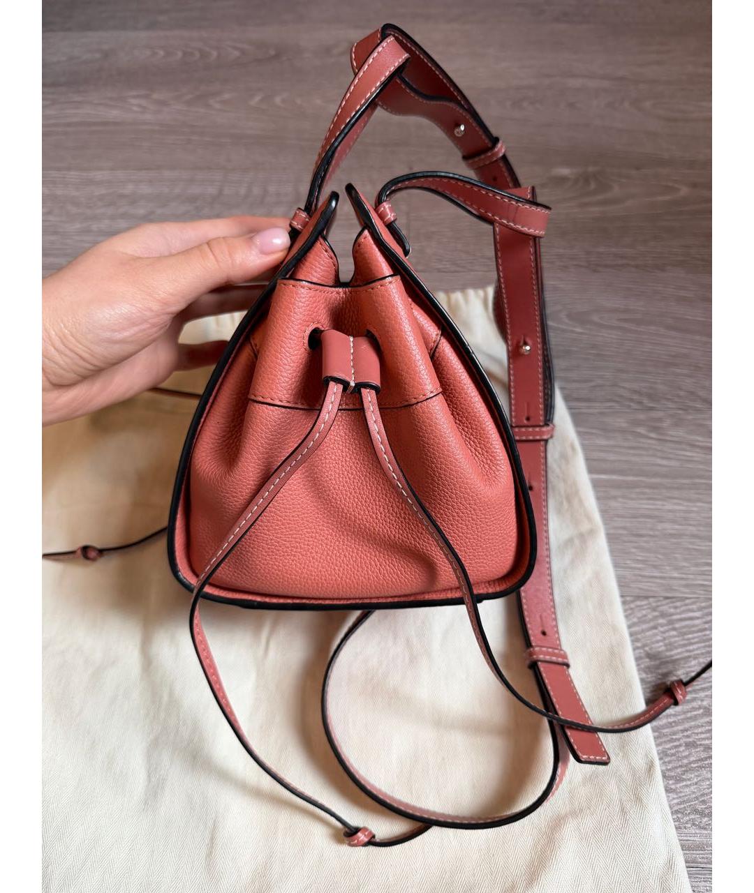 LOEWE Коралловая кожаная сумка через плечо, фото 3