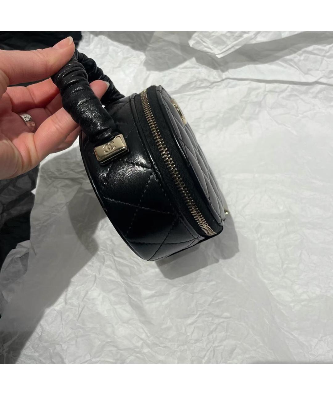 CHANEL Черная кожаная сумка с короткими ручками, фото 3