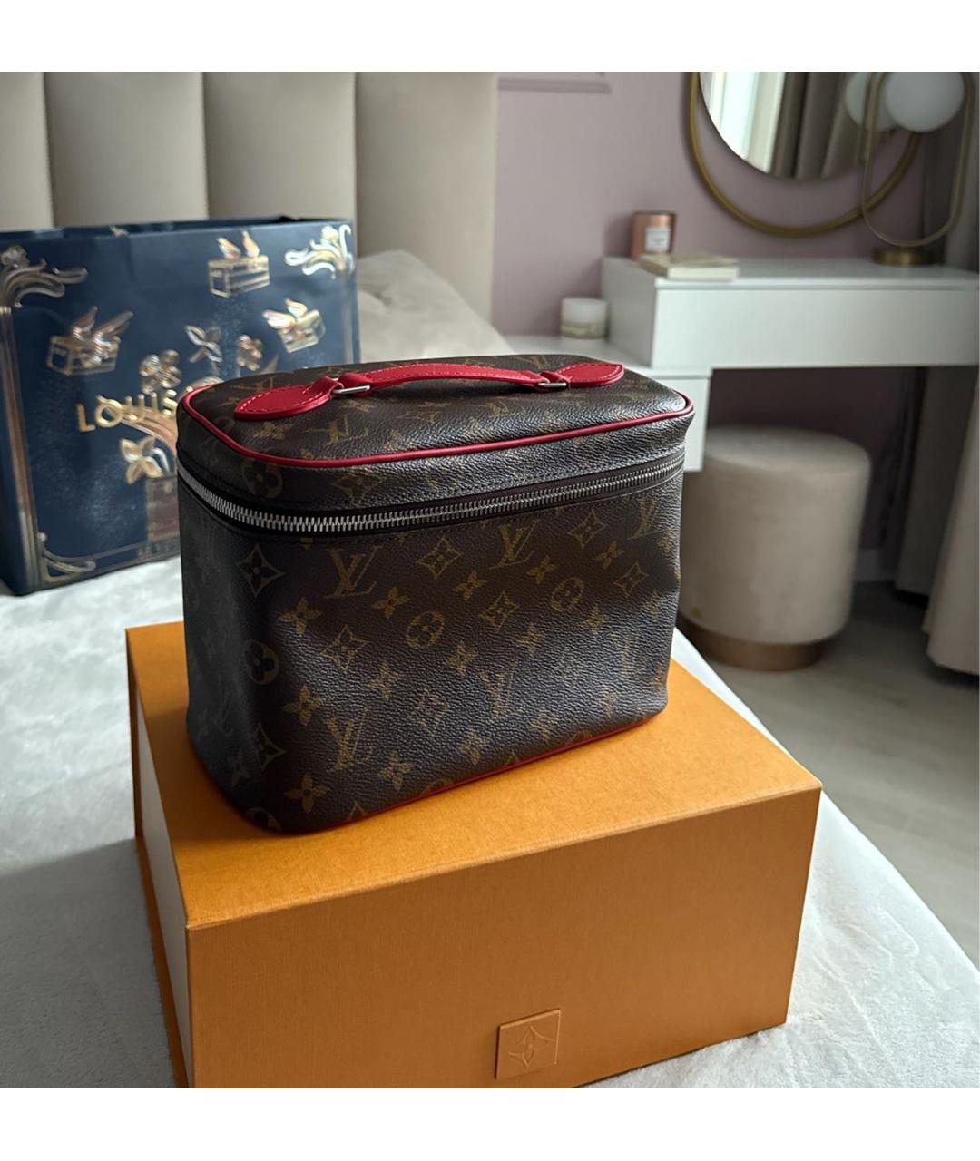 LOUIS VUITTON Коричневая косметичка, фото 3