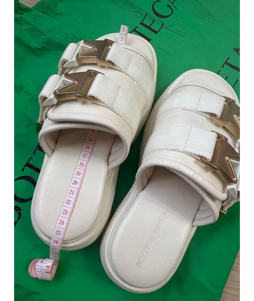 BOTTEGA VENETA Бежевые кожаные сандалии, фото 4