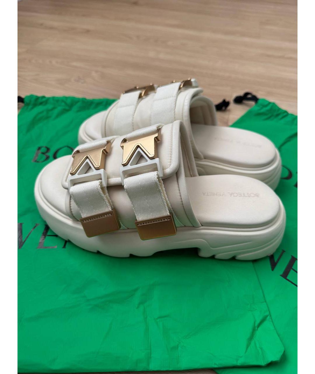 BOTTEGA VENETA Бежевые кожаные сандалии, фото 6