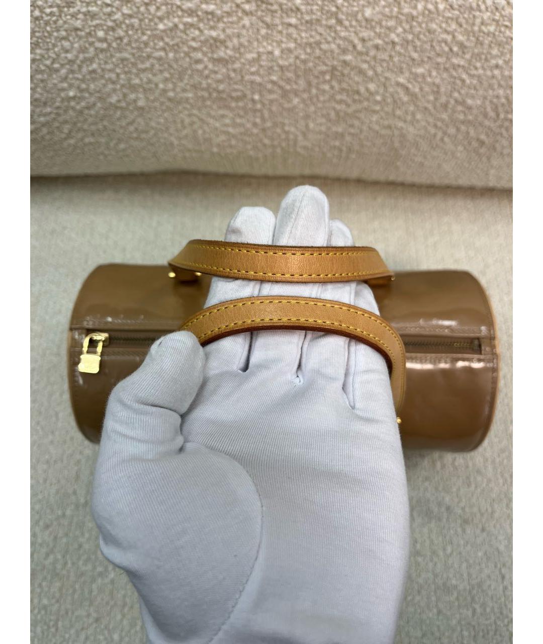 LOUIS VUITTON Бежевая сумка через плечо из лакированной кожи, фото 6