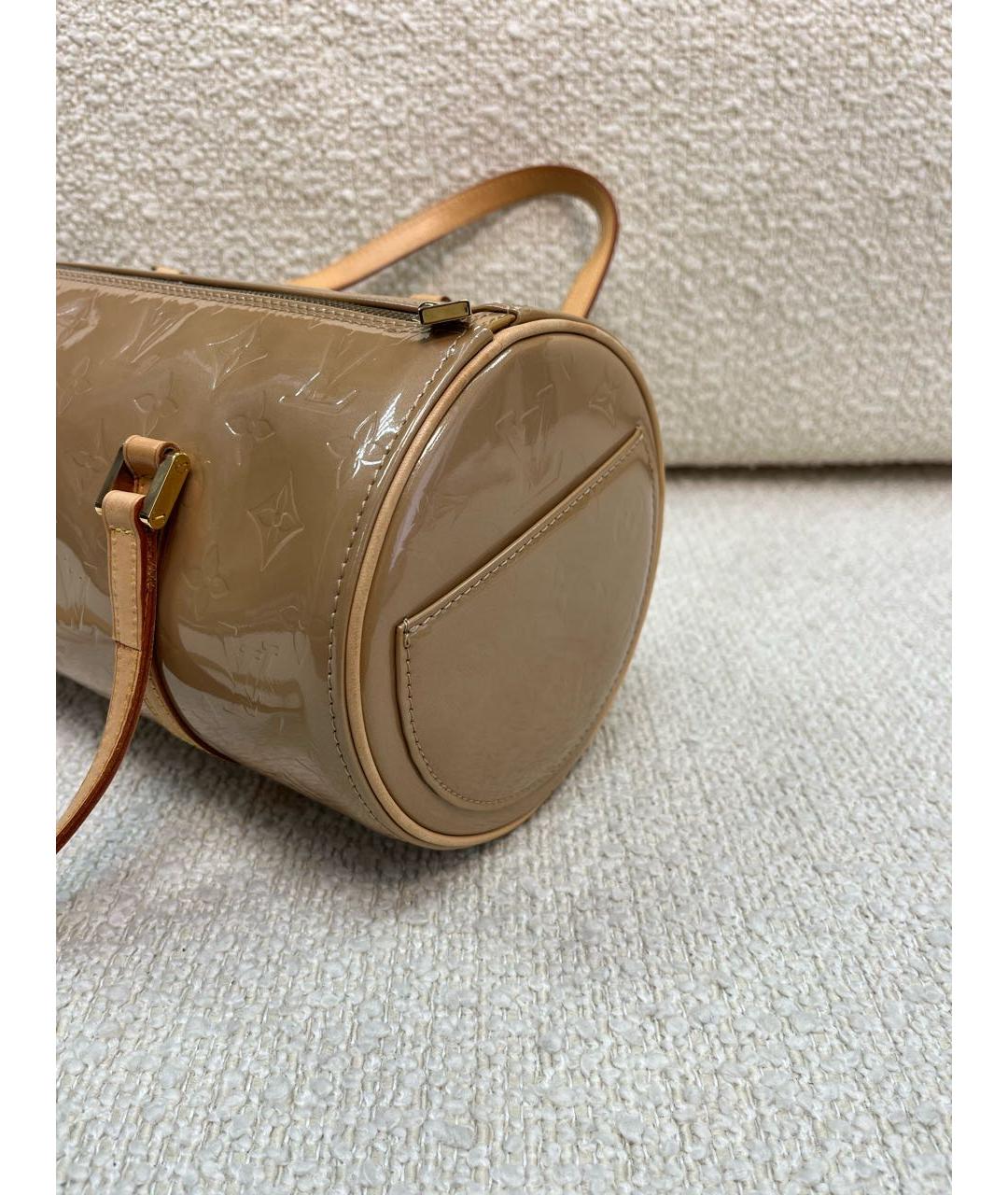 LOUIS VUITTON Бежевая сумка через плечо из лакированной кожи, фото 8