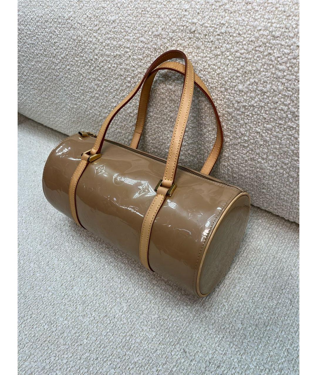 LOUIS VUITTON Бежевая сумка через плечо из лакированной кожи, фото 5