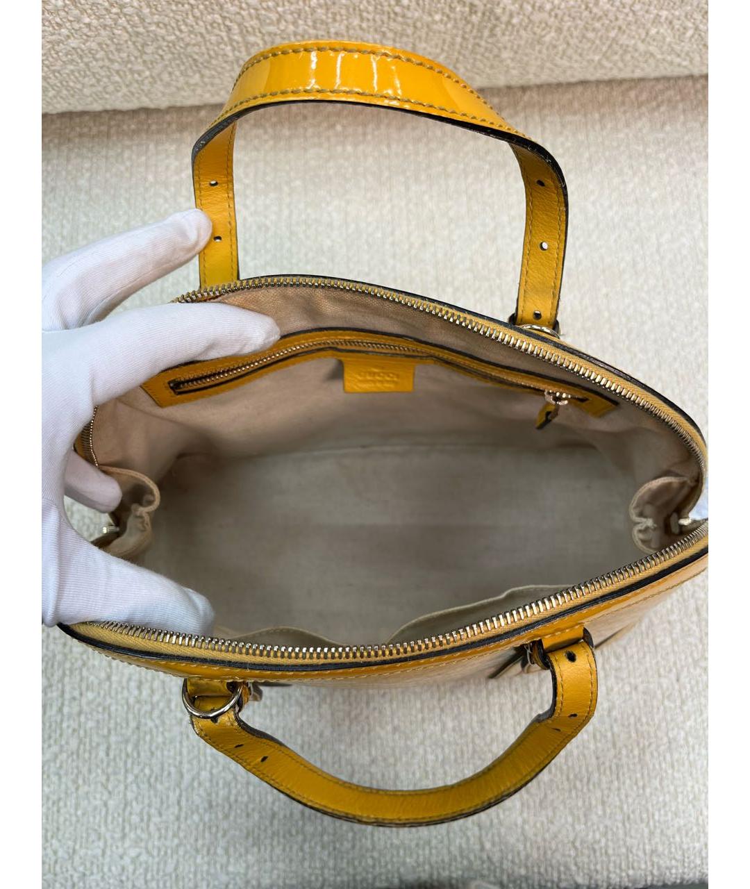GUCCI Желтая сумка с короткими ручками из лакированной кожи, фото 4
