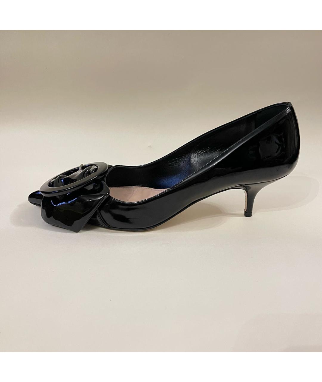 MIU MIU Черные лодочки на низком каблуке из лакированной кожи, фото 9
