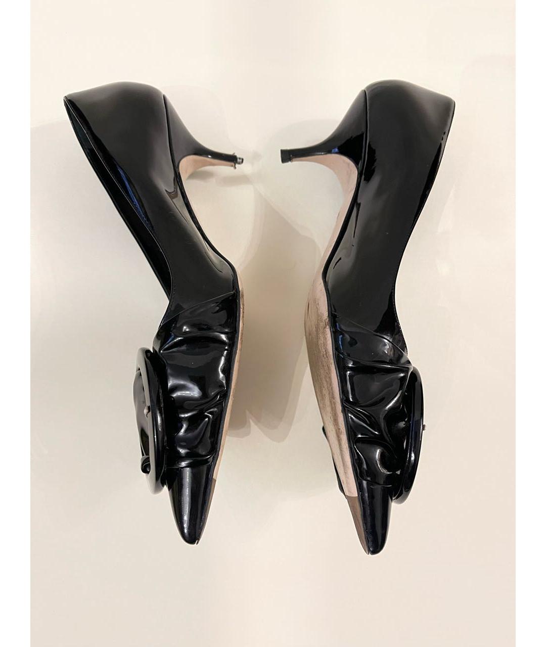 MIU MIU Черные лодочки на низком каблуке из лакированной кожи, фото 3