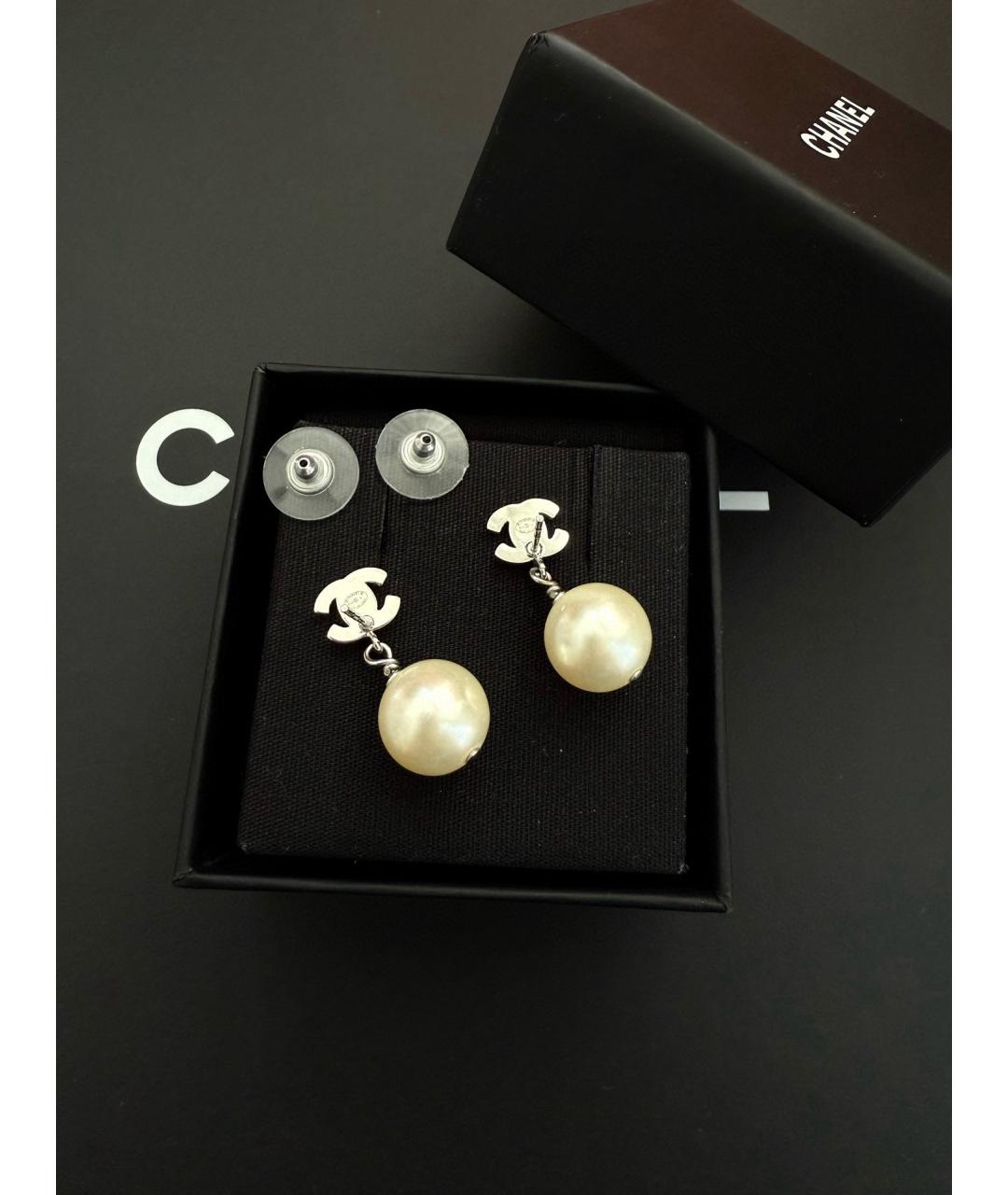 CHANEL Белые металлические серьги, фото 4