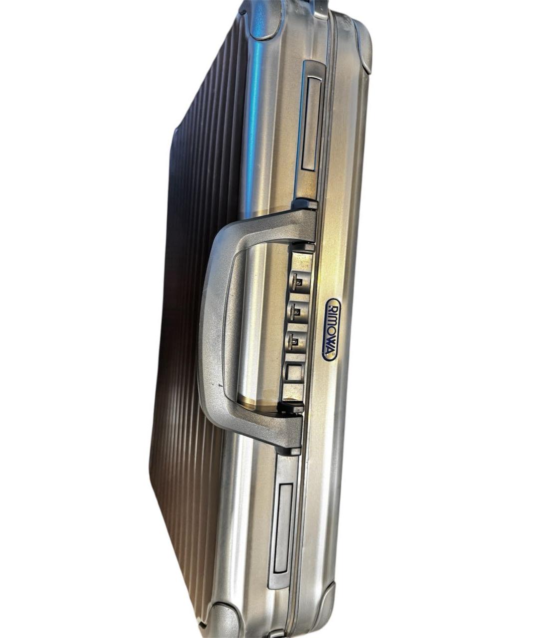 Rimowa Серебрянный чемодан, фото 2