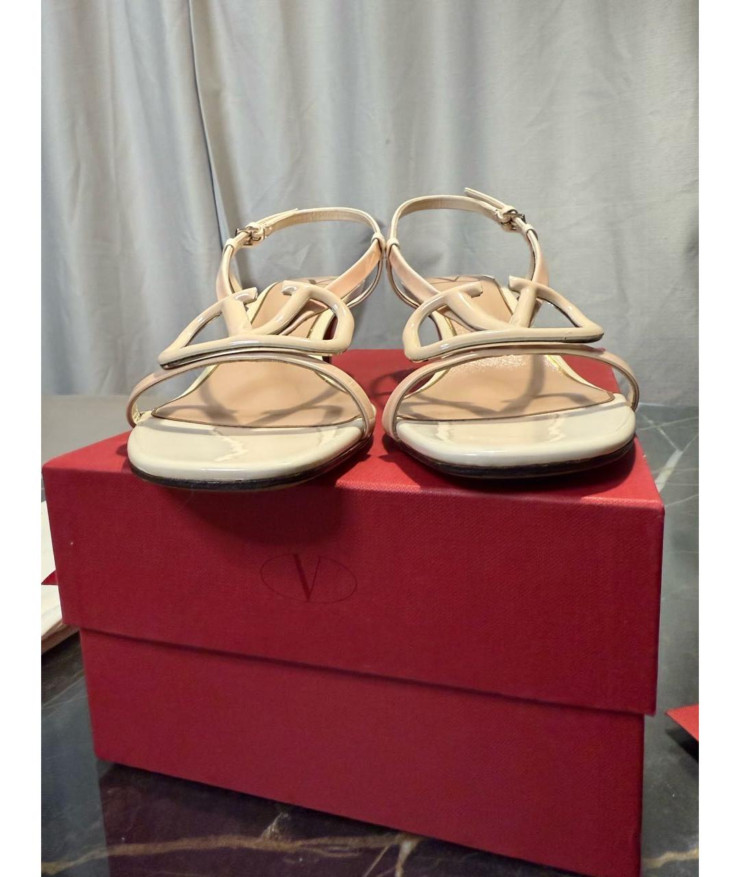 VALENTINO Бежевые кожаные босоножки, фото 6