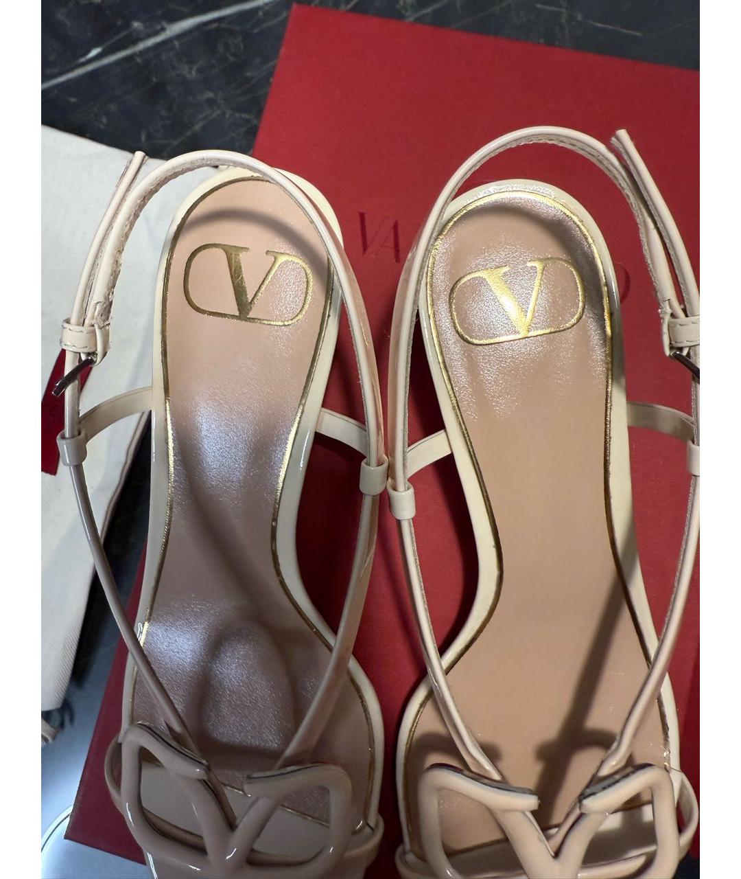 VALENTINO Бежевые кожаные босоножки, фото 3