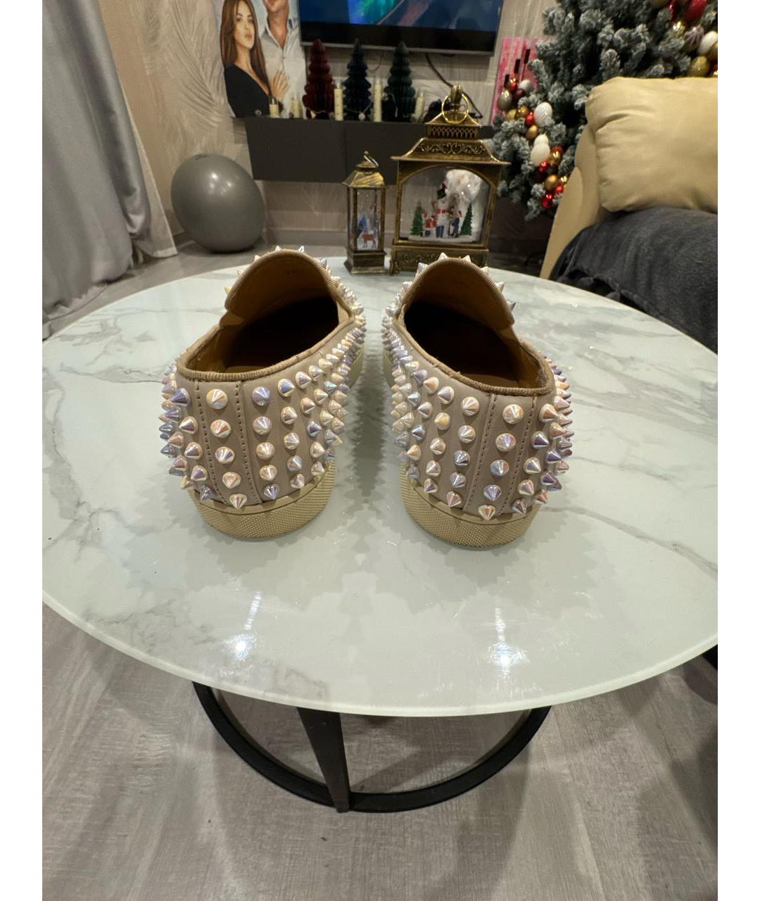 CHRISTIAN LOUBOUTIN Бежевые кожаные слипоны, фото 4