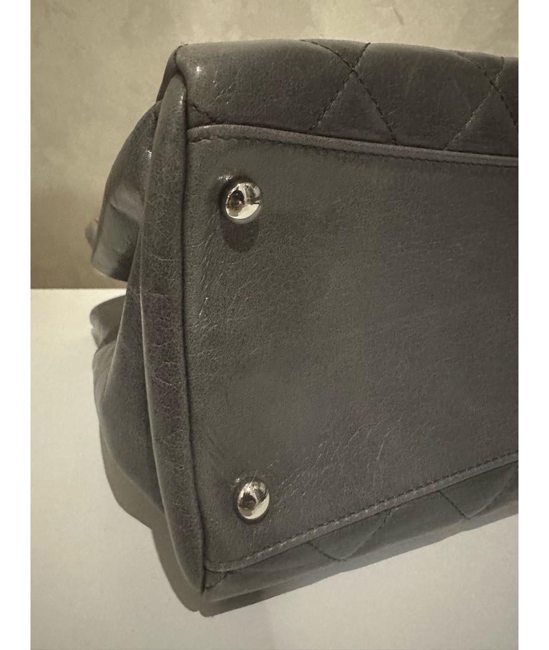 CHANEL Серая кожаная сумка с короткими ручками, фото 4