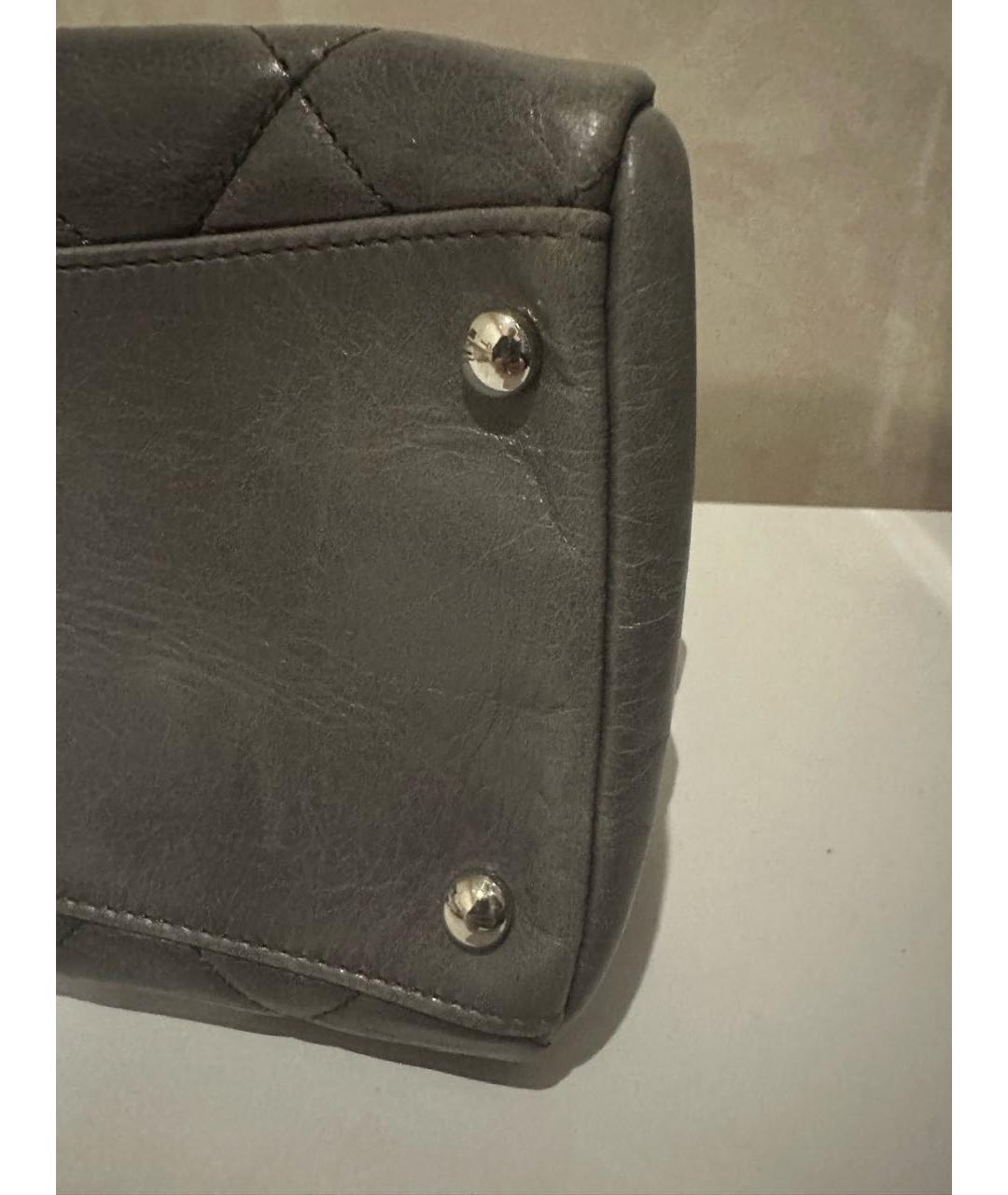 CHANEL Серая кожаная сумка с короткими ручками, фото 5