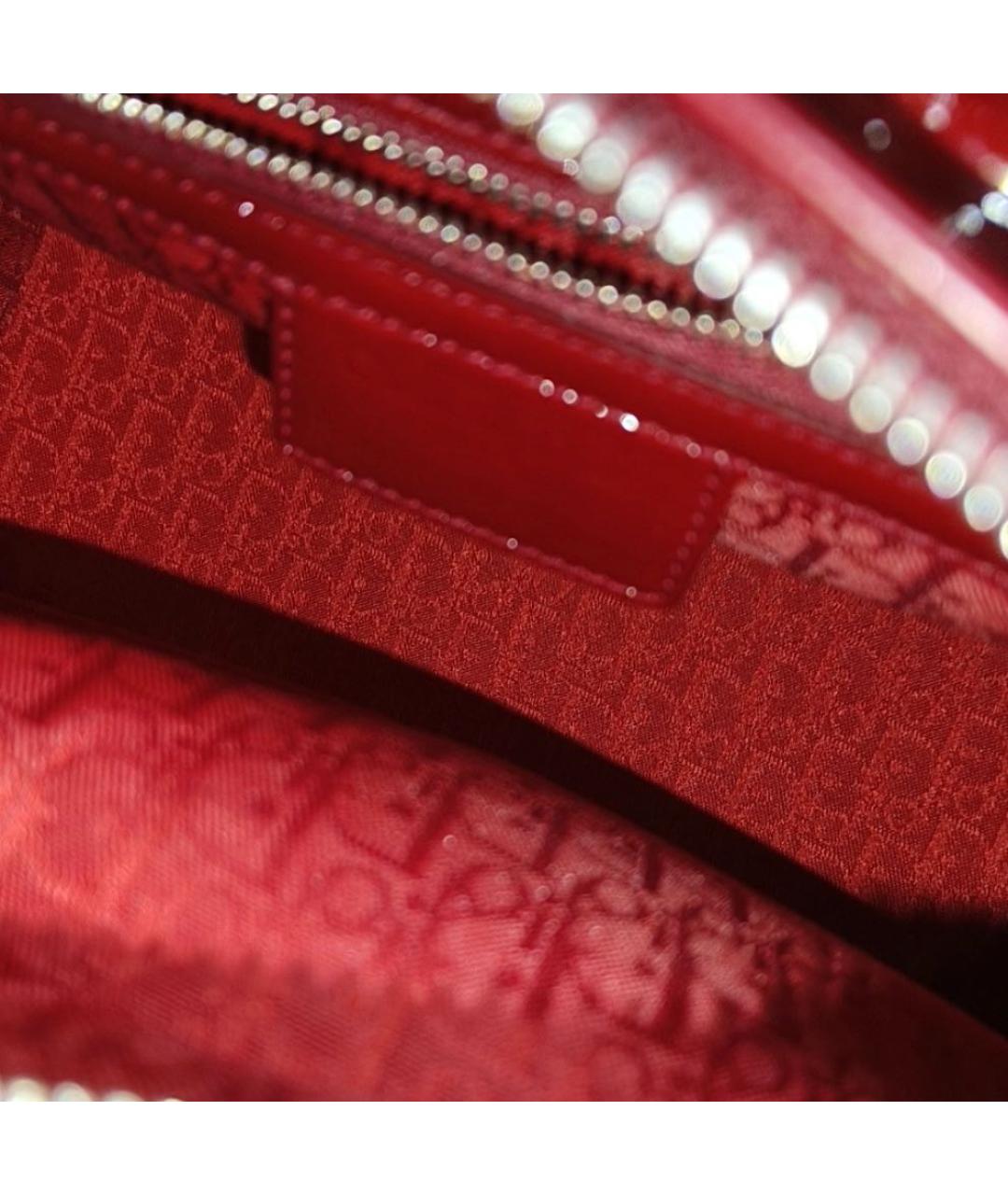 CHRISTIAN DIOR Красная сумка через плечо из лакированной кожи, фото 4
