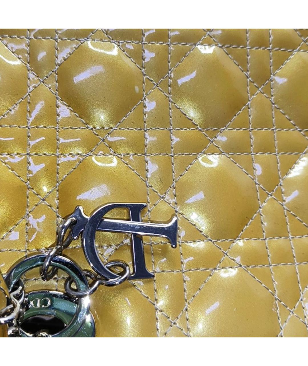 CHRISTIAN DIOR Горчичная сумка через плечо из лакированной кожи, фото 3