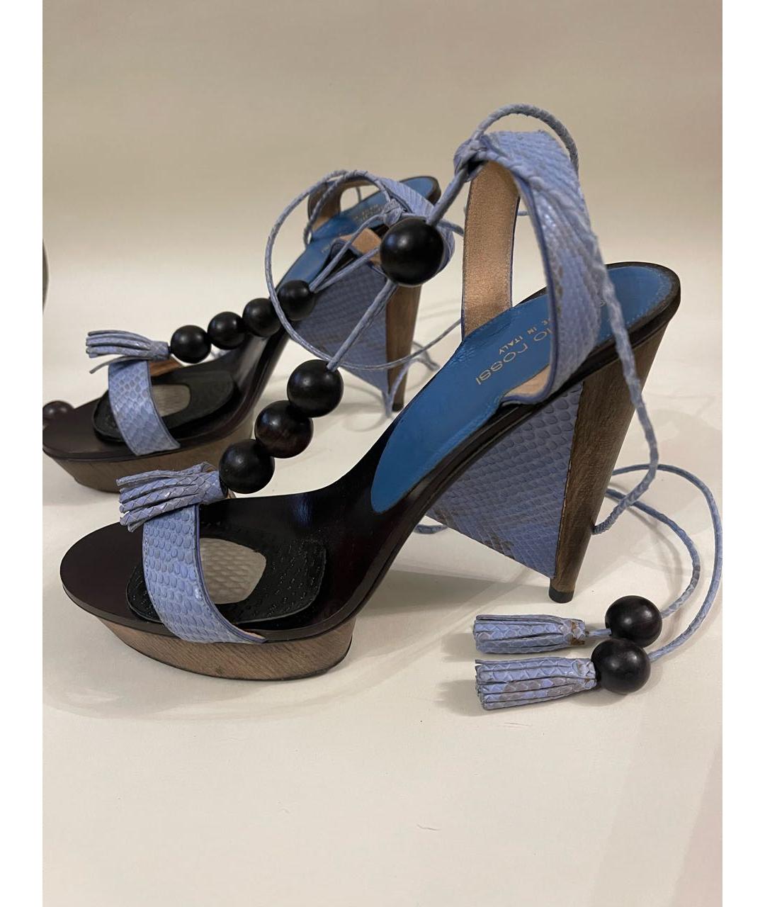 SERGIO ROSSI Голубые босоножки из экзотической кожи, фото 2
