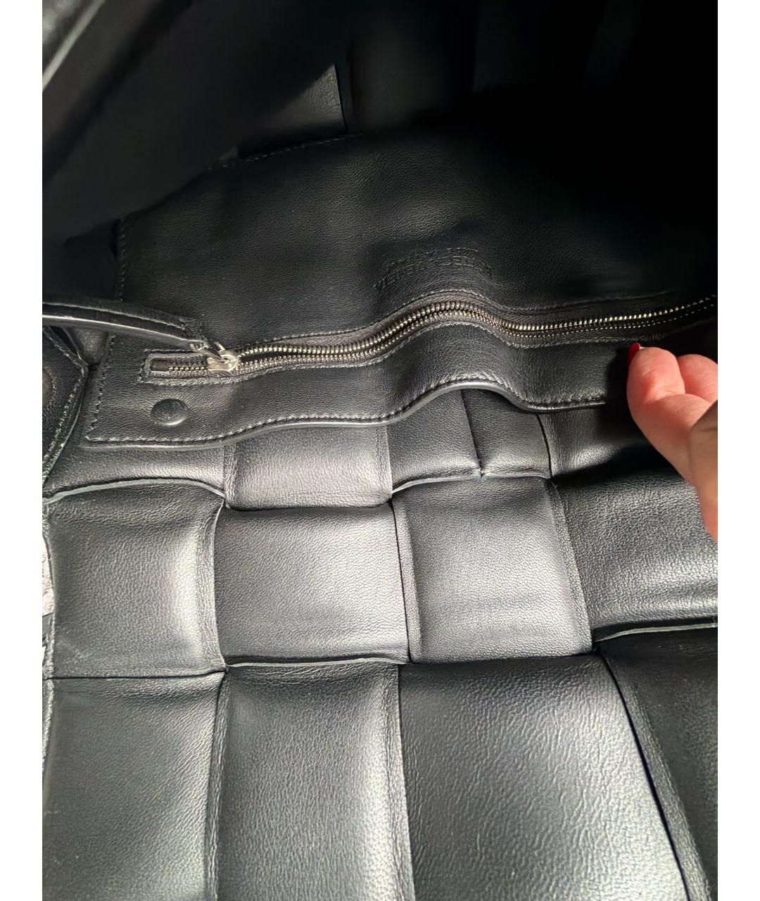 BOTTEGA VENETA Черная кожаная сумка через плечо, фото 5