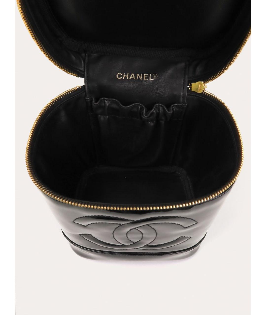 CHANEL Черная сумка с короткими ручками из лакированной кожи, фото 4