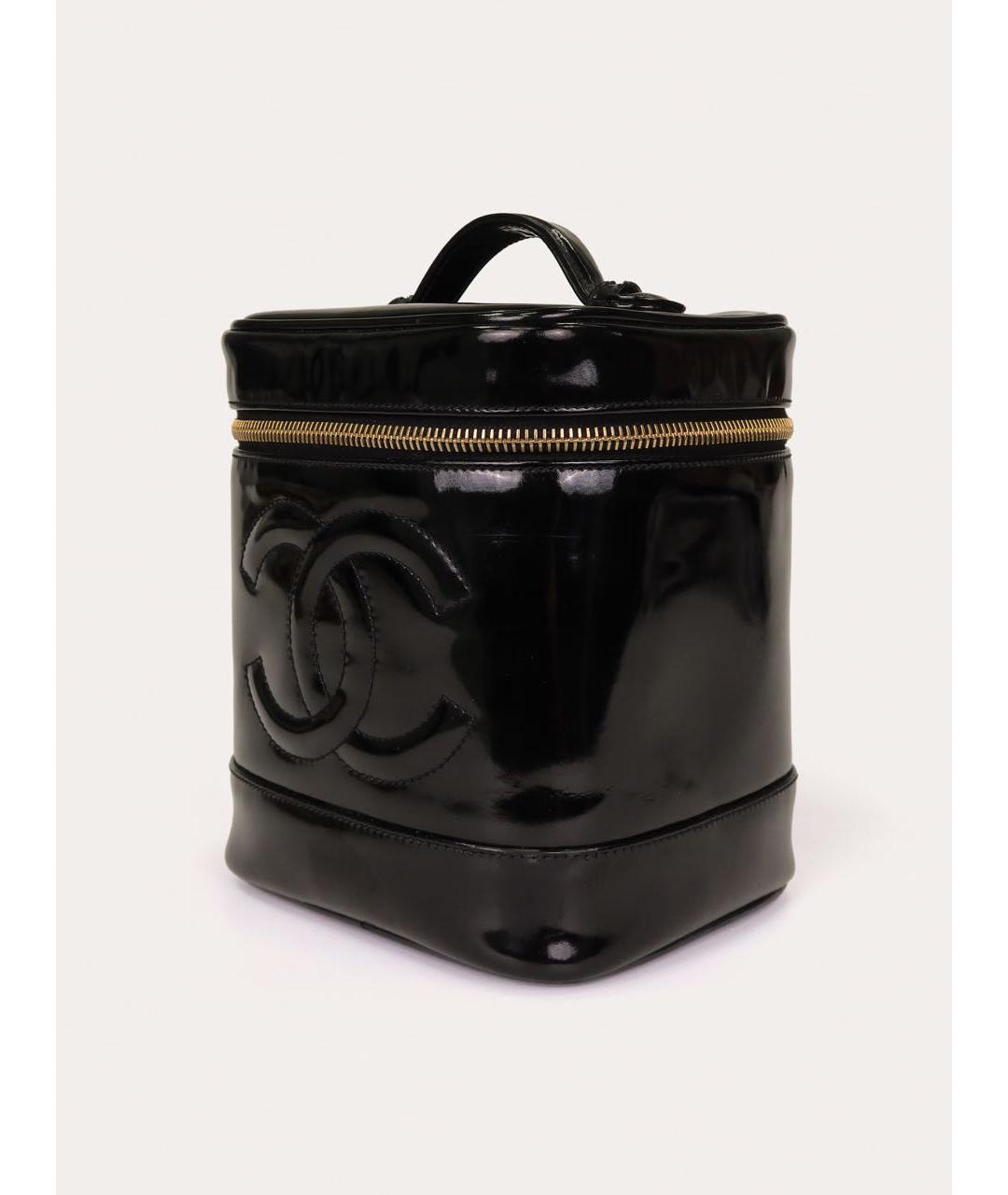 CHANEL Черная сумка с короткими ручками из лакированной кожи, фото 2