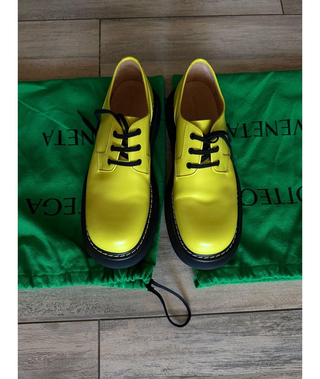 BOTTEGA VENETA Салатовые низкие ботинки из лакированной кожи, фото 2