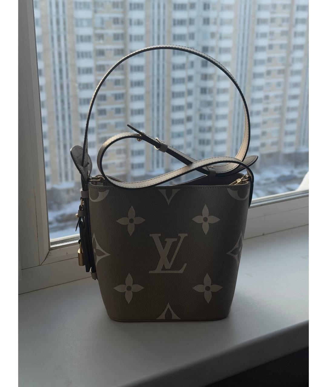 LOUIS VUITTON Бежевая кожаная сумка с короткими ручками, фото 3
