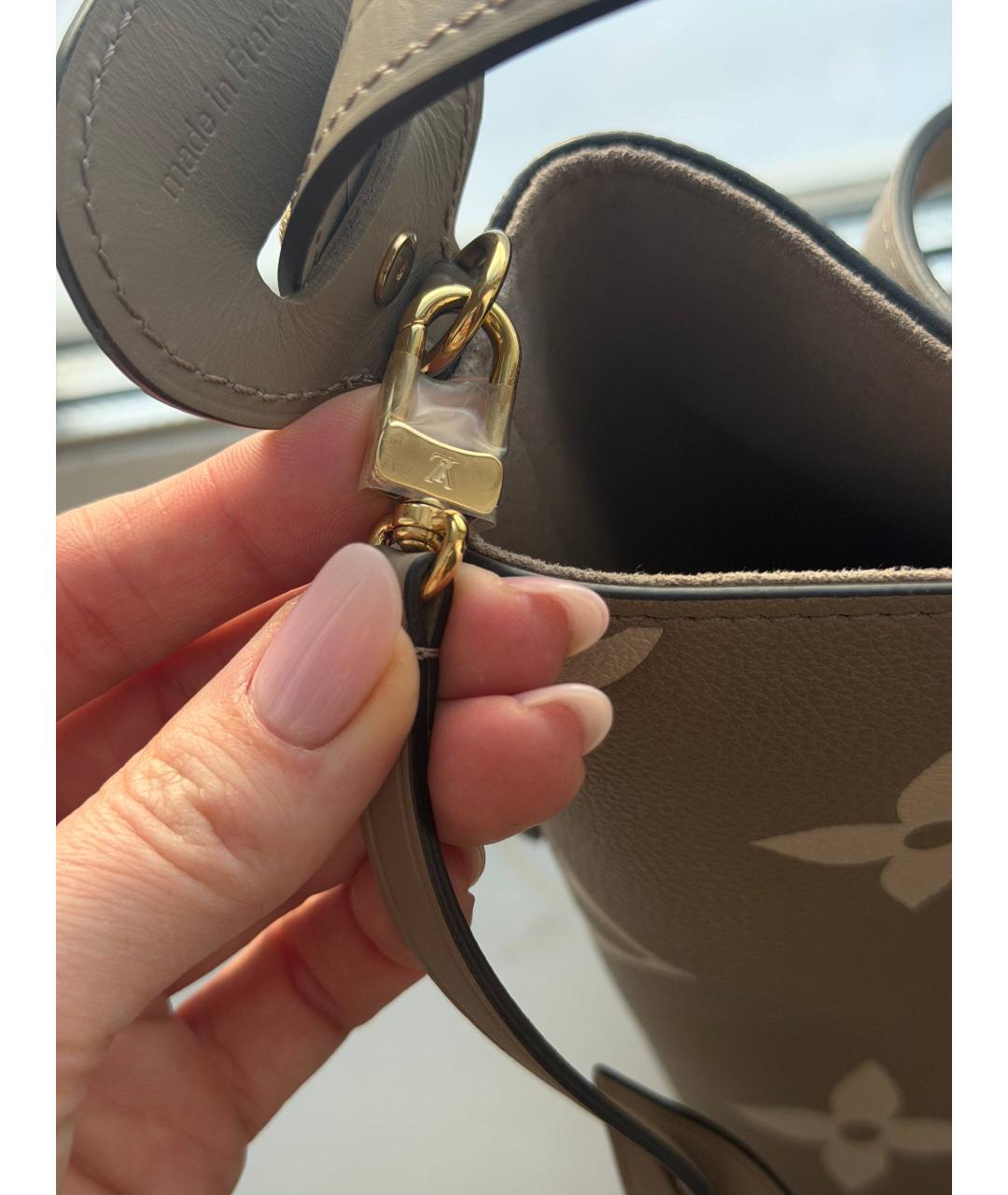 LOUIS VUITTON Бежевая кожаная сумка с короткими ручками, фото 5