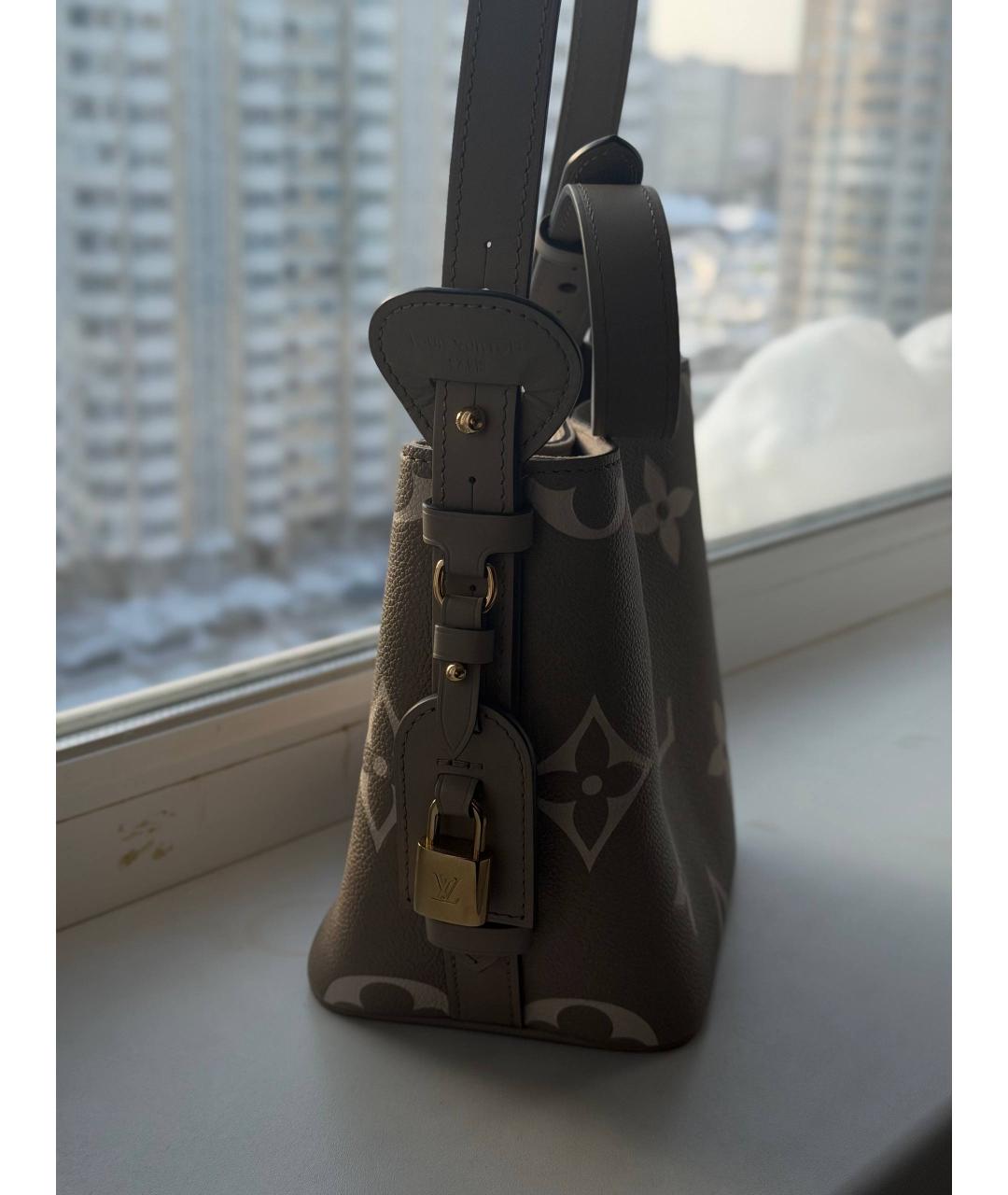 LOUIS VUITTON Бежевая кожаная сумка с короткими ручками, фото 2