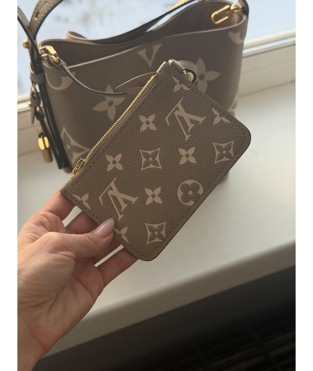 LOUIS VUITTON Бежевая кожаная сумка с короткими ручками, фото 4