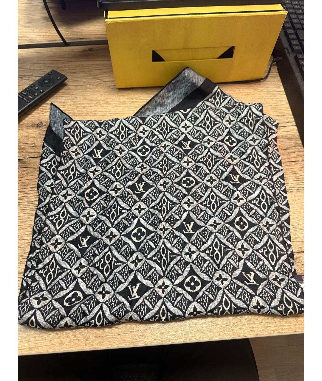 LOUIS VUITTON Антрацитовый платок, фото 3