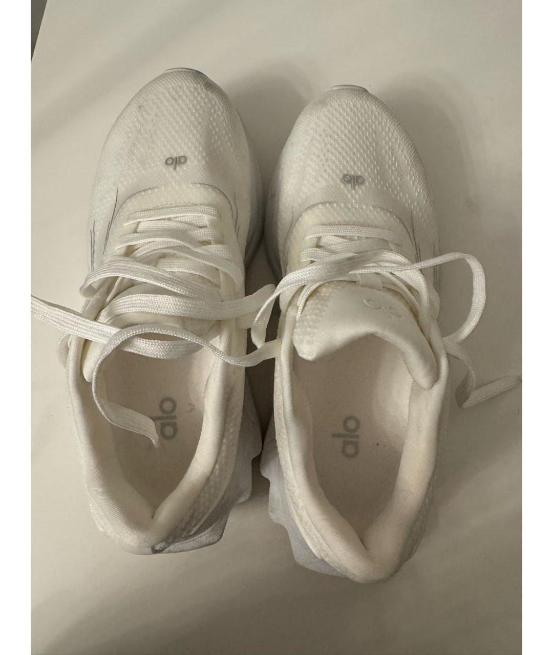 ALO YOGA Белые текстильные кроссовки, фото 3