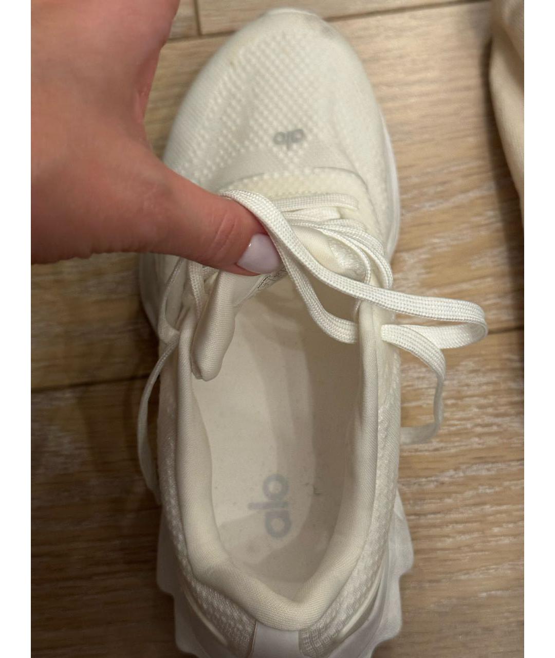 ALO YOGA Белые текстильные кроссовки, фото 5