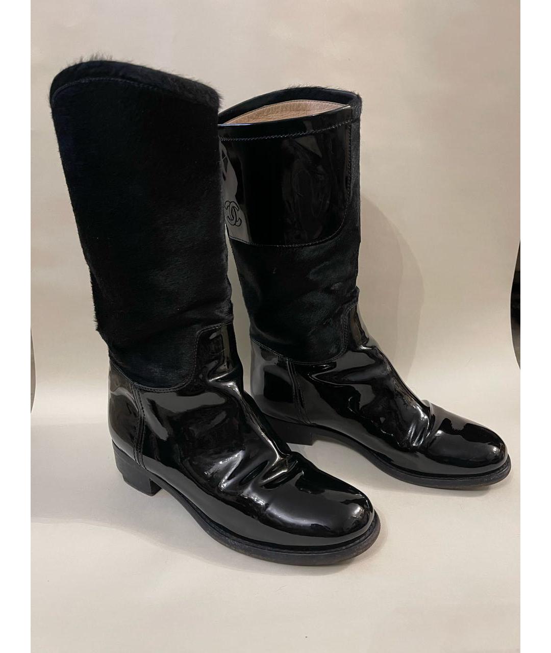 CHANEL Черные полусапоги из лакированной кожи, фото 2