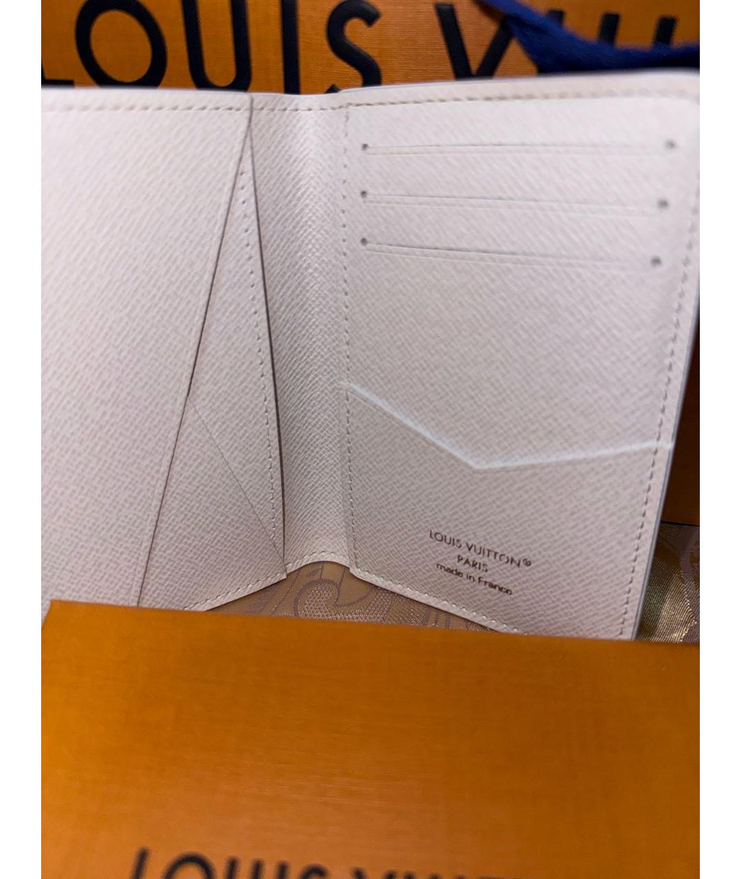 LOUIS VUITTON Белый кожаный кардхолдер, фото 5