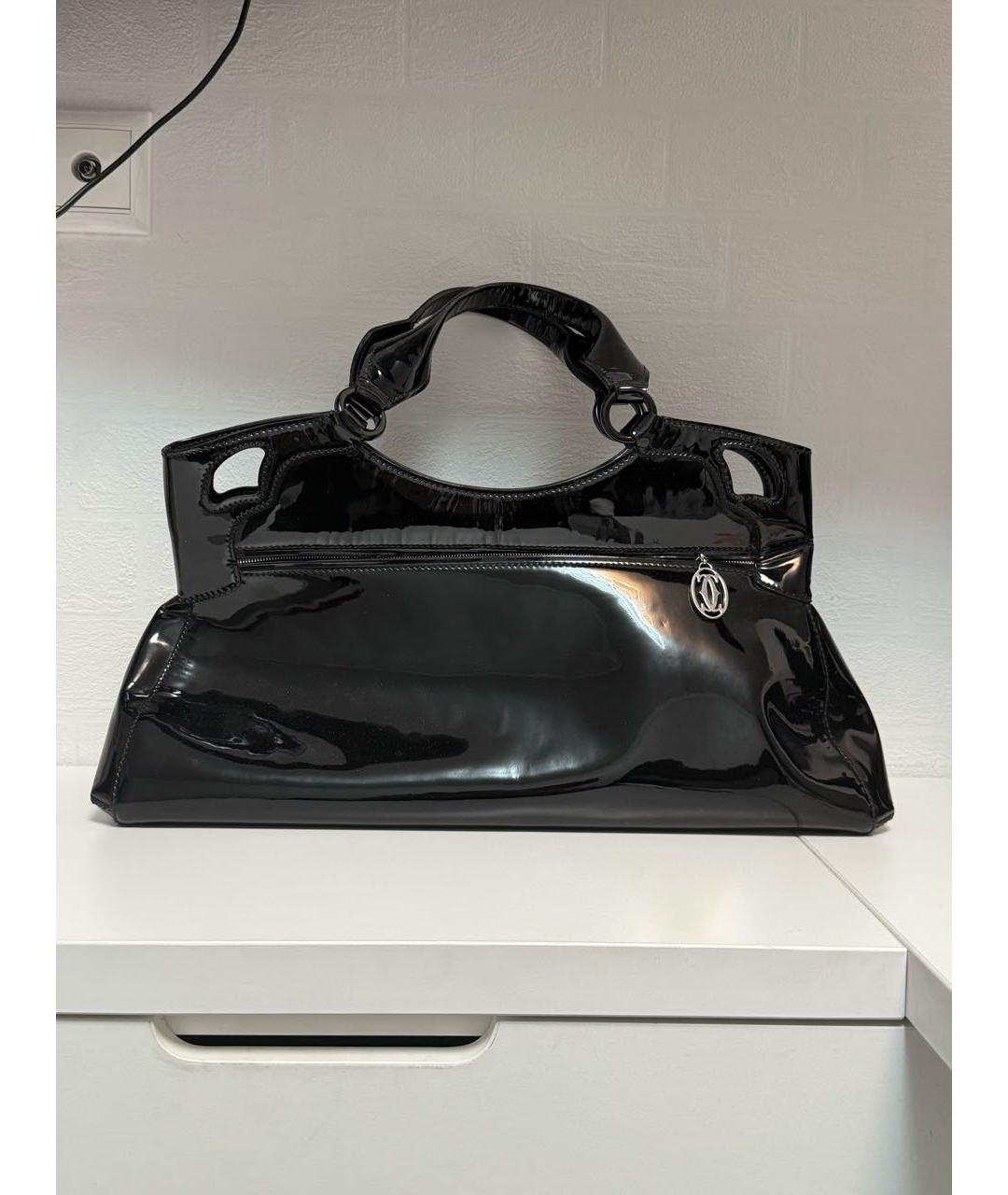 CARTIER Черная сумка с короткими ручками из лакированной кожи, фото 2