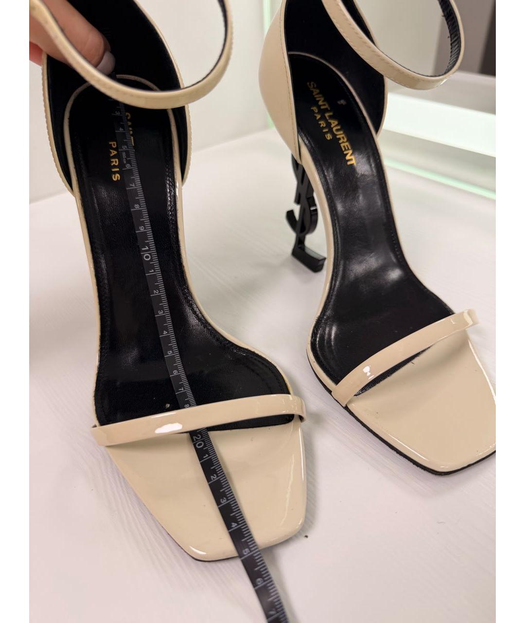 SAINT LAURENT Бежевые босоножки из лакированной кожи, фото 7