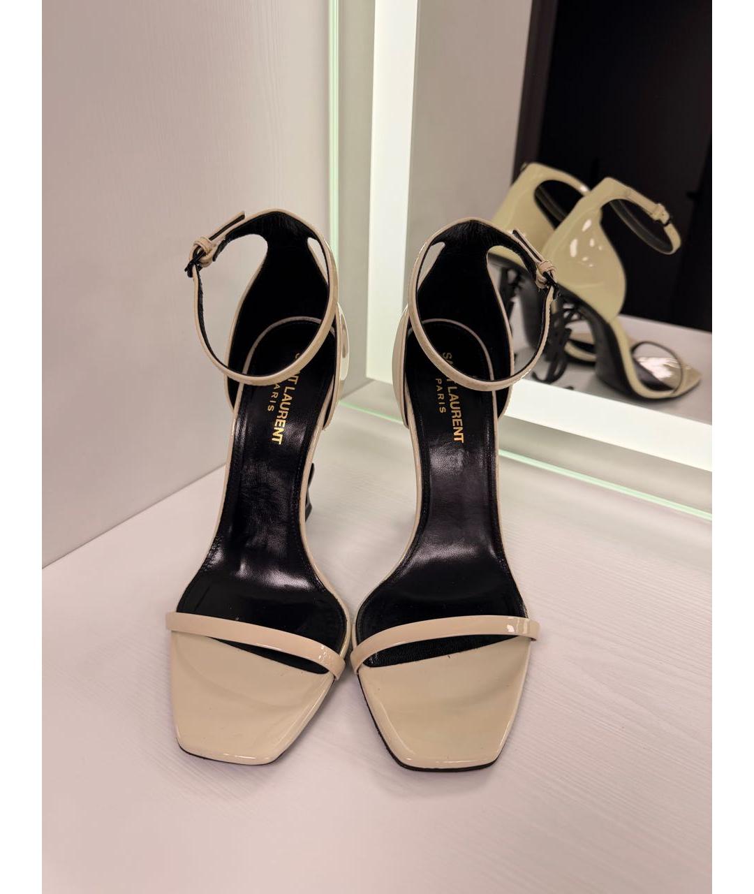 SAINT LAURENT Бежевые босоножки из лакированной кожи, фото 2