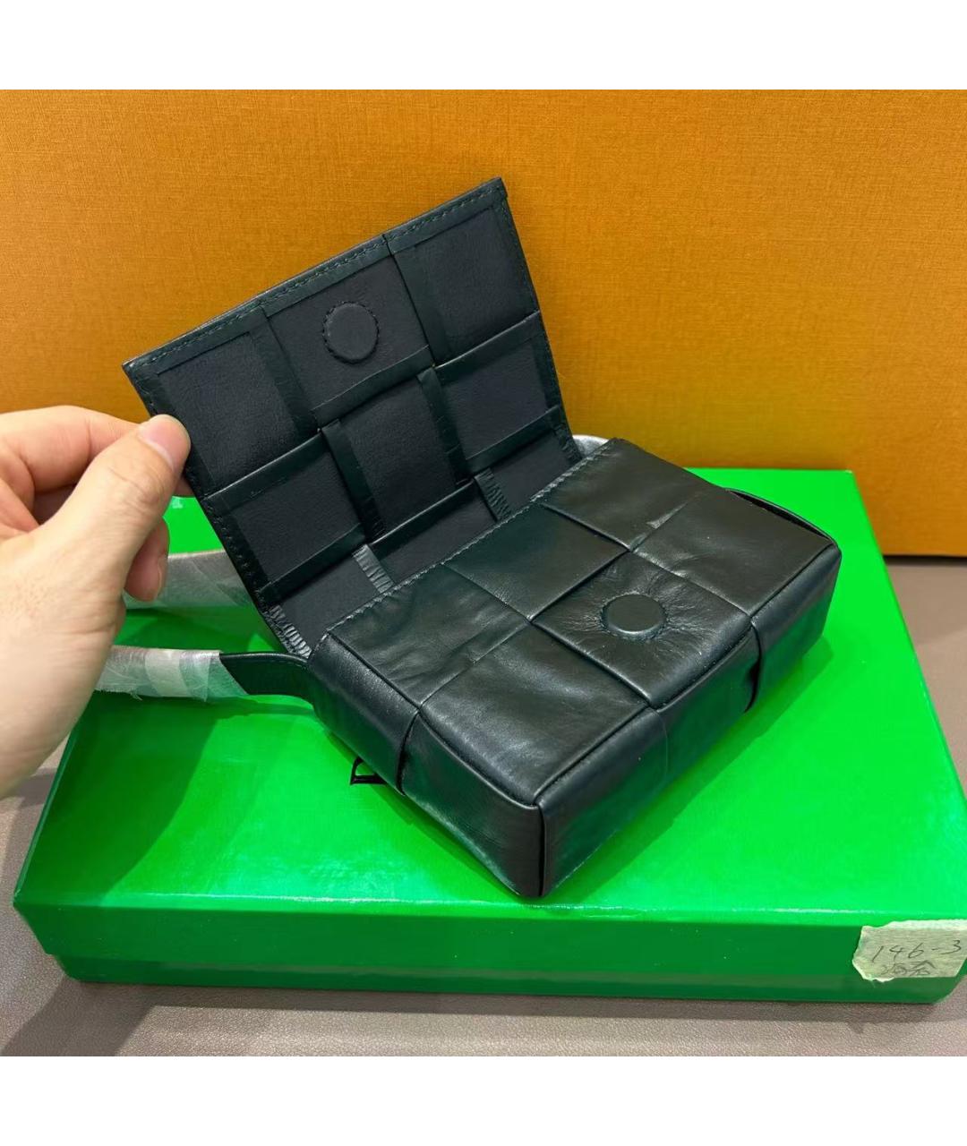 BOTTEGA VENETA Черная кожаная сумка через плечо, фото 6