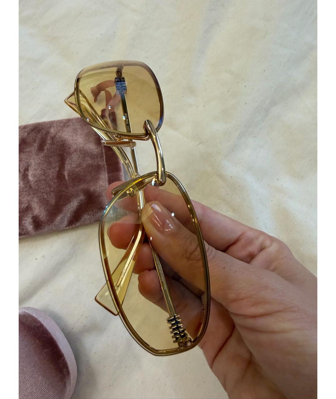 MIU MIU Горчичные металлические солнцезащитные очки, фото 3