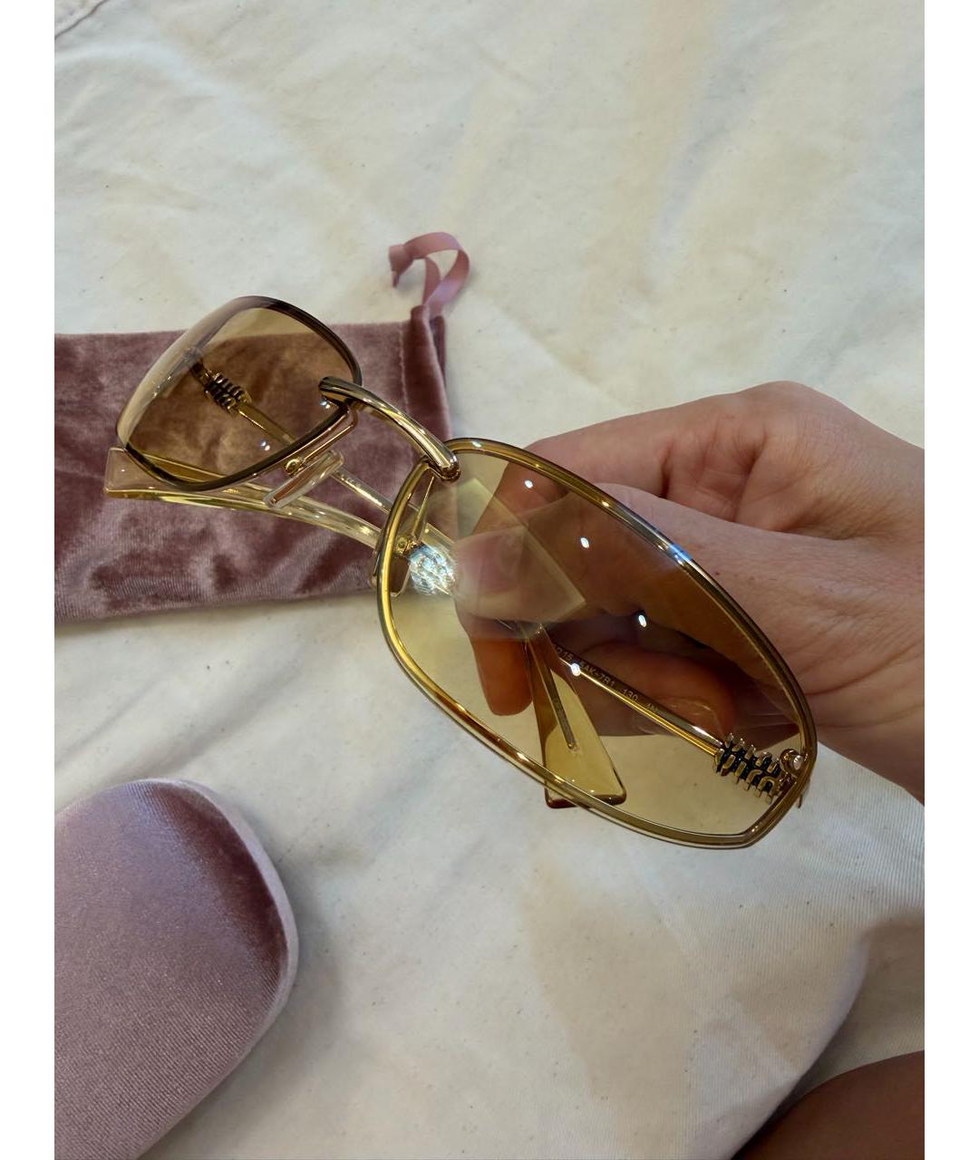 MIU MIU Горчичные металлические солнцезащитные очки, фото 2