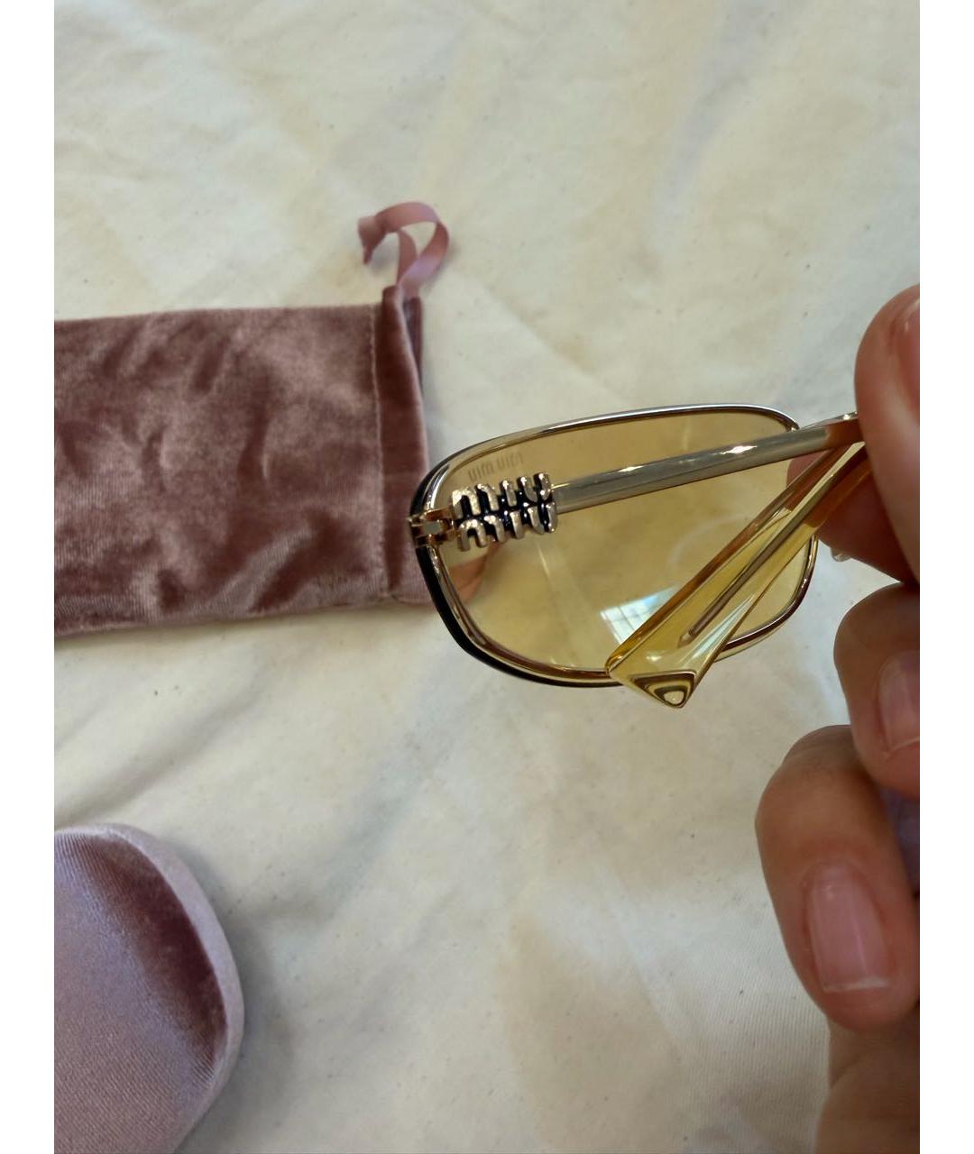 MIU MIU Горчичные металлические солнцезащитные очки, фото 4
