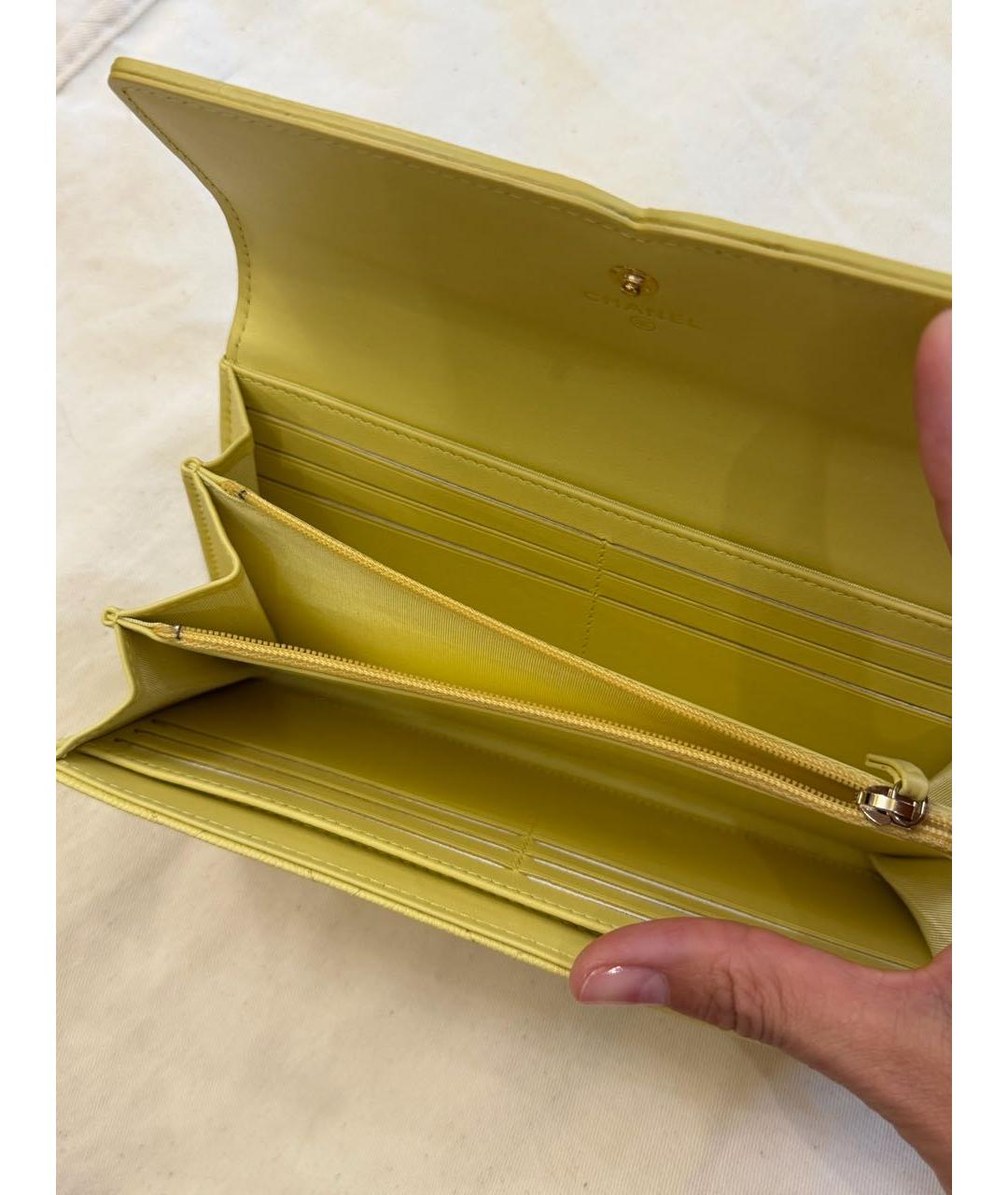 CHANEL Желтый кожаный кошелек, фото 4
