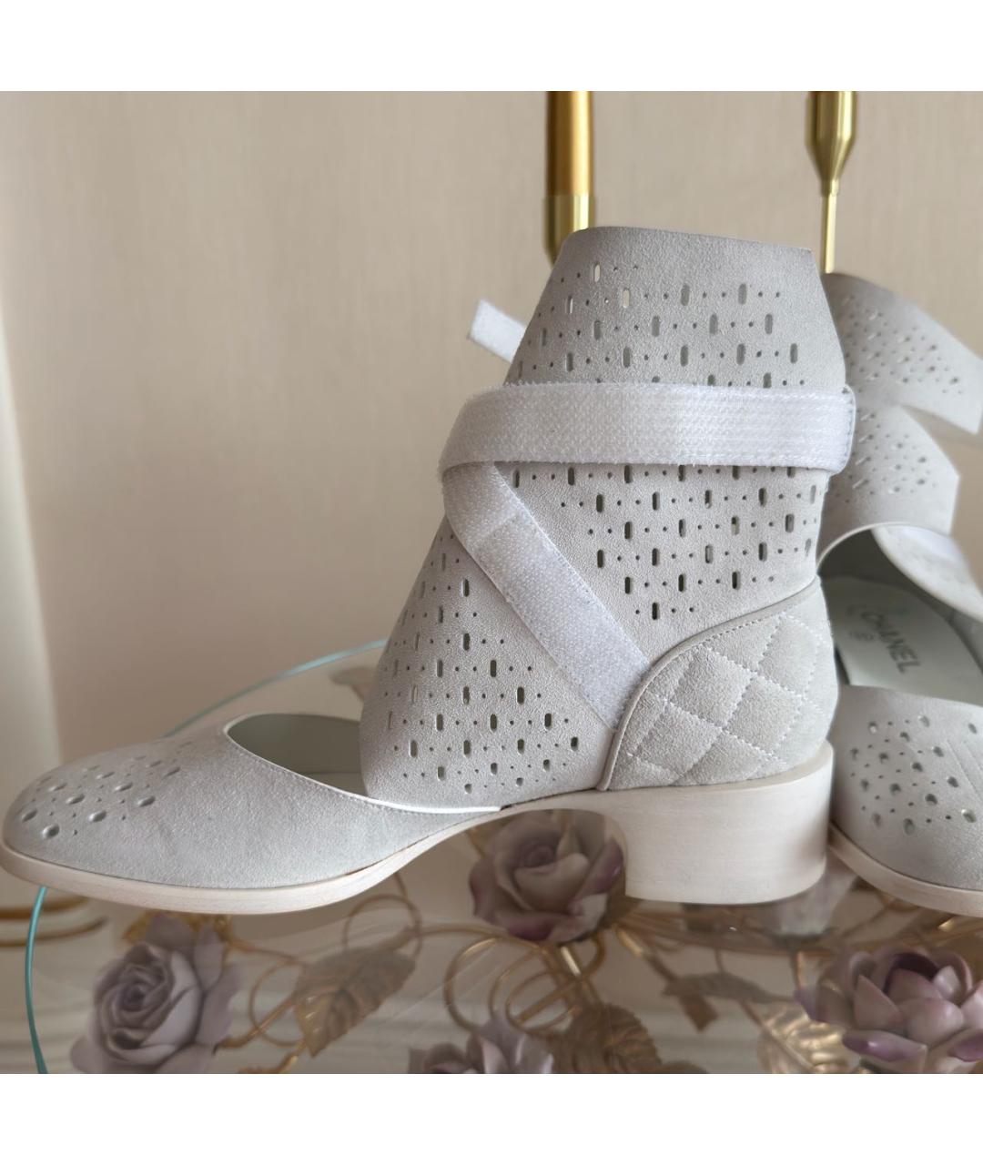 CHANEL Серые замшевые сандалии, фото 5