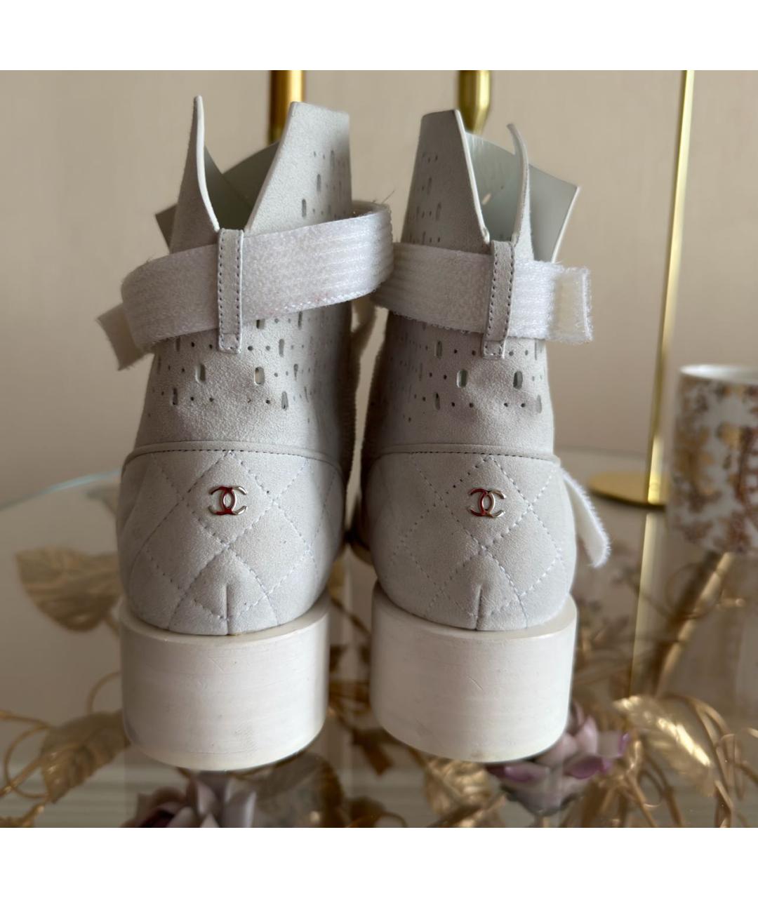 CHANEL Серые замшевые сандалии, фото 4