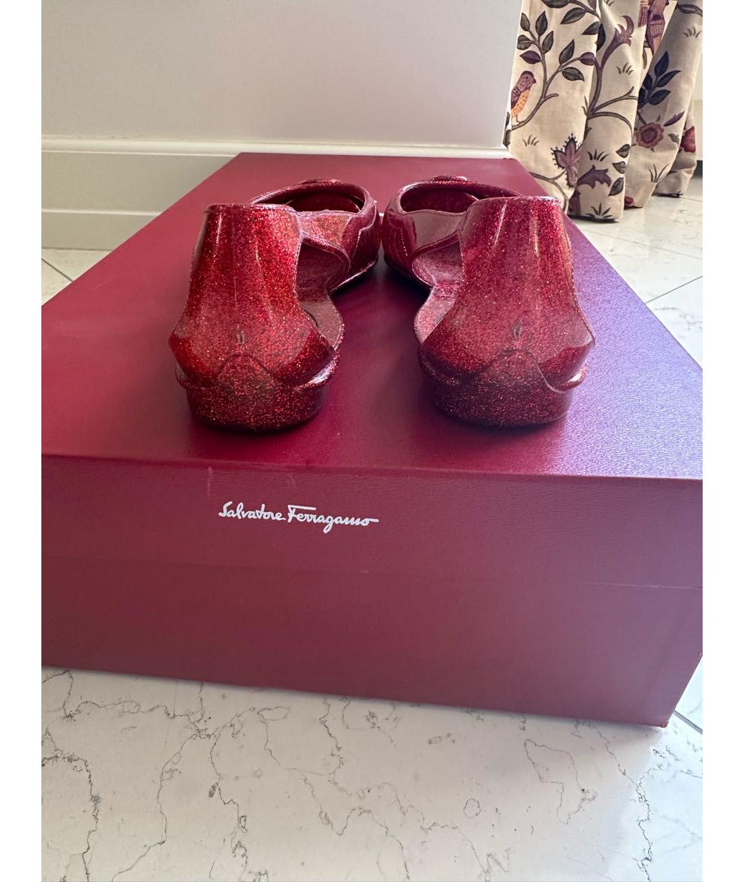 FERRAGAMO Красные синтетические балетки, фото 4
