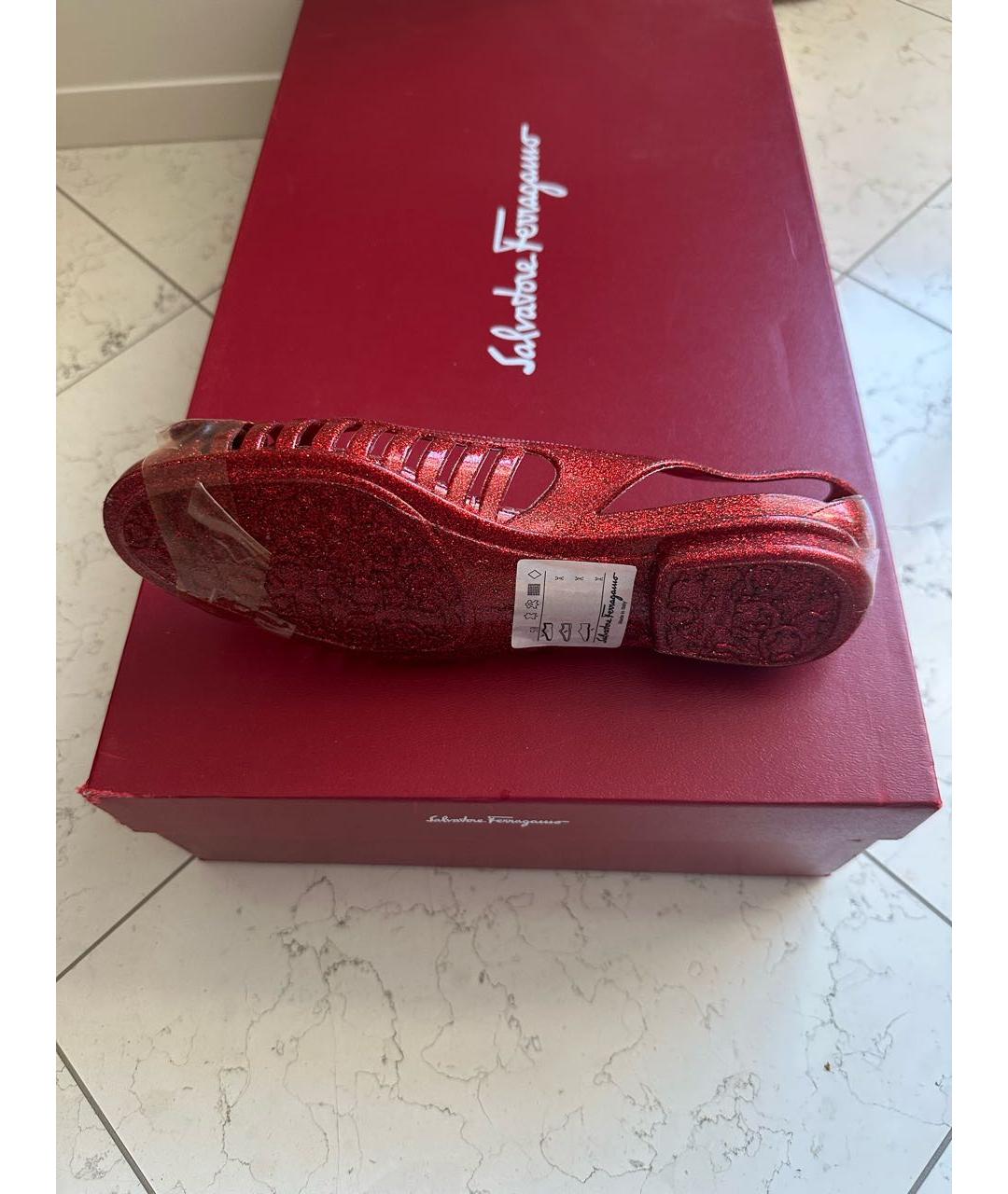FERRAGAMO Красные синтетические балетки, фото 6