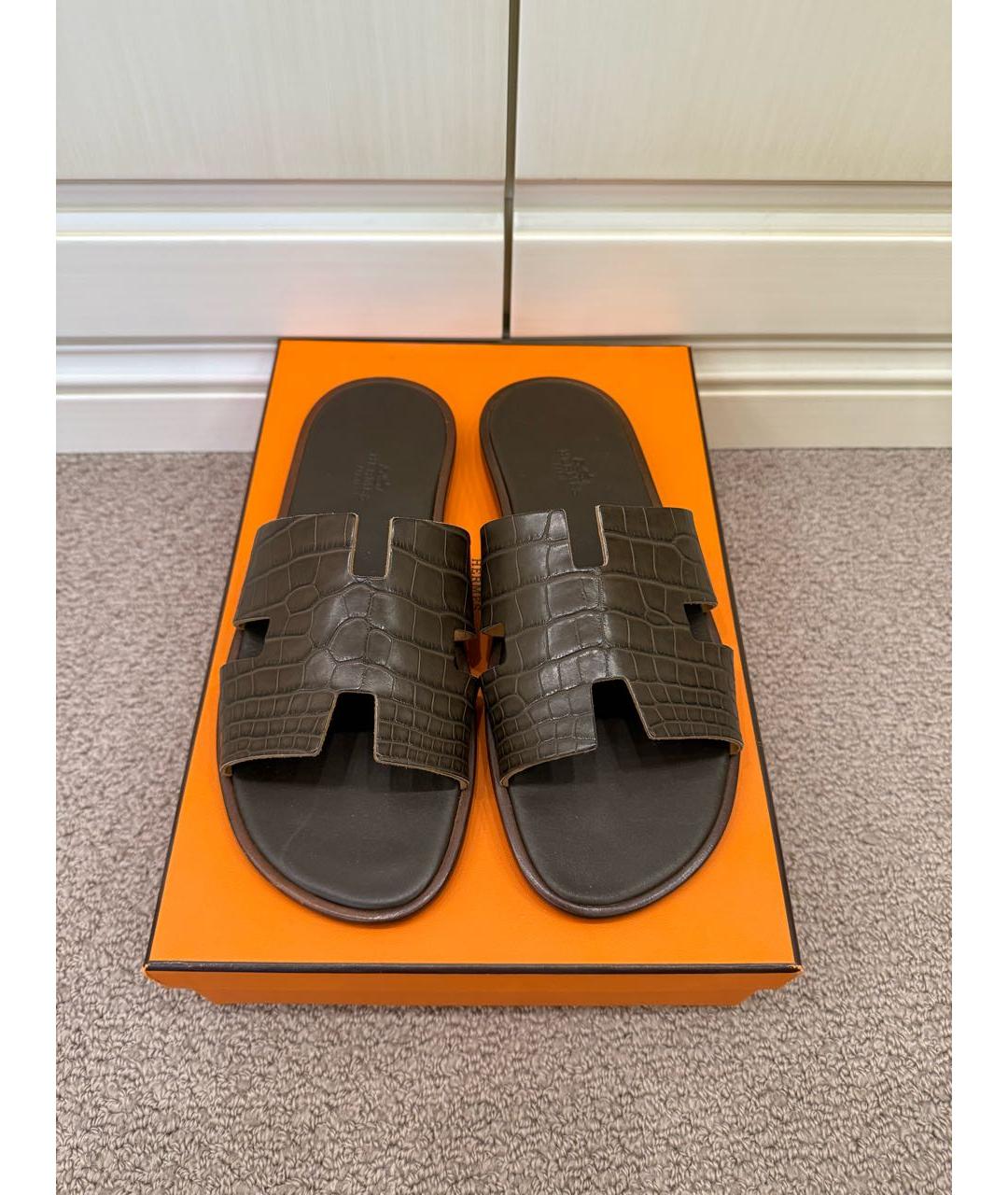 HERMES Коричневые шлепанцы из экзотической кожи, фото 3
